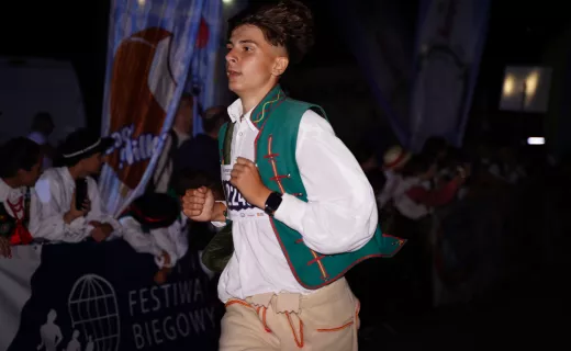 Pobiegli w strojach ludowych po zwycięstwo. Bieg Lachów i Górali rozpoczął 16. Festiwal Biegowy w Piwnicznej - 18